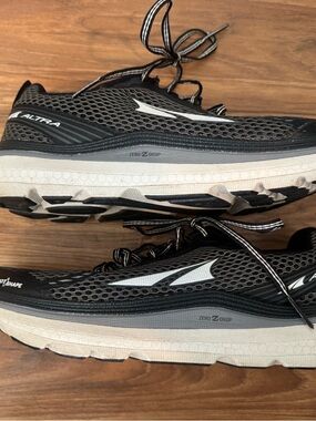 Altra Paradigm 3 Sneakers- Womens US 10-Black/Grey Shoes  AFW1739F-5  Zero Drop